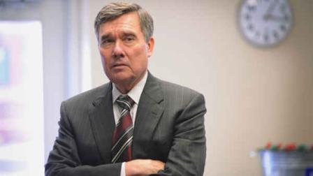 White House Drug Control Policy Director Gil Kerlikowske talks with Veteran Affairs Medical Center staff before a meeting, Tuesday, Feb. 22, 2011 in Louisville, Ky.. Kerlikowske listened to professionals at the VA Hospital about drug issues among veterans. (AP Photo/Patti Longmire)