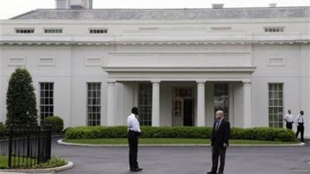 Members of the White House security including Secret Service Uniformed Division, stand in front of an evacuated West Wing as the District of Columbia Fire Department responds to a call at the White House, Saturday, May 11, 2013, in Washington. The West Wing including the media area were evacuated because of smoke according to Secret Service Uniformed Division. (AP Photo/Carolyn Kaster)
