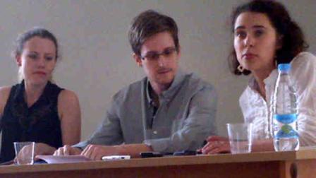 This image provided by Human Rights Watch shows NSA leaker, Edward Snowden, centre, attending a press conference at Moscows Sheremetyevo Airport with Sarah Harrison of WikiLeaks, left, Friday, July 12, 2013. (AP Photo/Human Rights Watch, Tanya Lokshina)