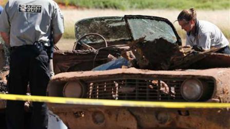 Bodies found in cars at bottom of Foss Lake in Oklahoma