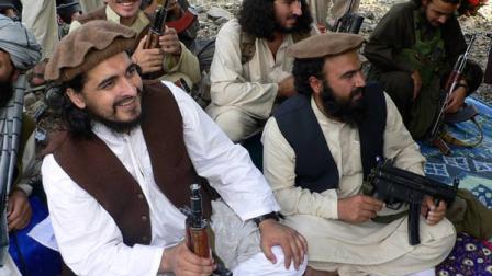 FILE - This this Oct. 4, 2009 file photo shows Pakistani Taliban chief Hakimullah Mehsud in Sararogha of the Pakistani tribal area of South Waziristan along the Afghanistan border. Intelligence officials said Friday, Nov. 1, 2013 that the leader of the Pakistani Taliban Hakimullah Mehsud was one of three people killed in a U.S. drone strike. (AP Photo/Ishtiaq Mehsud, File)