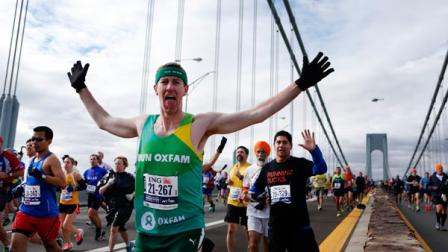 Runners cross the Verrazano-Narrows Bridge at the start of the New York City Marathon, Sunday, Nov. 3, 2013, in New York. (AP Photo/Jason DeCrow)