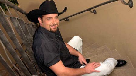 ** FILE ** This Oct. 17, 2000 file photo shows country music artist Chris Cagle, in Nashville, Tenn. (AP Photo/John Russell, file)