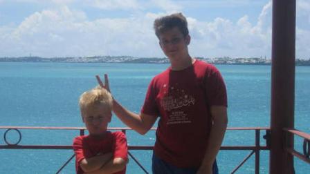 David Murphys kids having fun in front of Bermudas azure-blue waters.