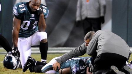 Philadelphia Eagles wide receiver Jason Avant kneels next to his teammate cornerback Ellis Hobbs as he is looked at after an injury during the second half of an NFL football game against the New York Giants in Philadelphia, Sunday, Nov. 21, 2010. (AP Photo/Miles Kennedy)