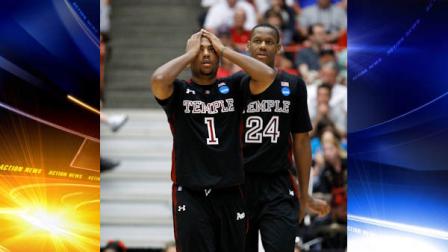 Temples Khalif Wyatt (1) checks the clock near the end of regular game time during a West Regional NCAA college basketball tournament third round game against San Diego State Saturday, March 19, 2011, in Tucson, Ariz. Teamate Lavoy Allen (24) is at right. (AP Photo/Chris Carlson)