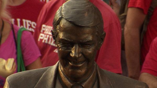Harry Kalas statue unveiled