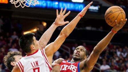 Philadelphia 76ers Thaddeus Young (21) drives against Houston Rockets Jeremy Lin (7) during the third quarter of an NBA basketball game, Wednesday, Dec. 19, 2012, in Houston. The Rockets won 125-103. (AP Photo/Dave Einsel)