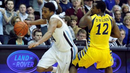 Marquettes Derrick Wilson (12) defends as Villanovas Darrun Hilliard,left drives into the lane in the second half of an NCAA college basketball game, Saturday, Feb. 23, 2013, in Philadelphia. Villanova won 60-56. (AP Photo/H. Rumph Jr)