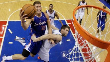 Los Angeles Clippers Blake Griffin, left, goes up for a shot against Philadelphia 76ers Spencer Hawes during the first half of an NBA basketball game, Monday, Dec. 9, 2013, in Philadelphia. (AP Photo/Matt Slocum)