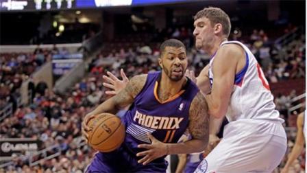 Phoenix Suns Markieff Morris (11) drives against Philadelphia 76ers Spencer Hawes in the first half of an NBA basketball game, Monday, Jan. 27, 2014 in Philadelphia. (AP Photo/H. Rumph Jr.)