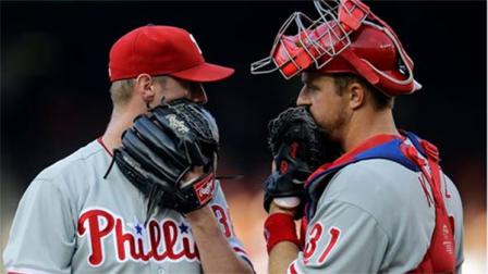 Philadelphia Phillies starting pitcher Kyle Kendrick, left, and catcher Erik Kratz (31) talk on the mound during the fourth inning of a baseball game against the Washington Nationals at Nationals Park, Sunday, Aug. 11, 2013, in Washington. (AP Photo/Alex Brandon)