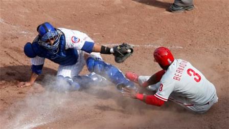 Philadelphia Phillies Roger Bernadina, right, scores past Chicago Cubs catcher Dioner Navarro on a single by Michael Young during the ninth inning of a baseball game Friday, Aug. 30, 2013, in Chicago. The Phillies won 6-5. (AP Photo/Charles Rex Arbogast)