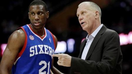 Philadelphia 76ers coach Doug Collins talks to Thaddeus Young (21) during the first quarter of an NBA basketball game against the Cleveland Cavaliers on Wednesday, Nov. 21, 2012, in Cleveland. (AP Photo/Mark Duncan)