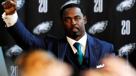 Former Philadelphia Eagles safety Brian Dawkins gestures during a news conference announcing the retirement of his jersey before an NFL football game between the Eagles and the New York Giants, Sunday, Sept. 30, 2012, in Philadelphia. (AP Photo/Michael Perez)