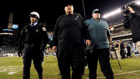 Philadelphia Eagles head coach Andy Reid walks off the field after an NFL football game against the Dallas Cowboys, Sunday, Nov. 11, 2012, in Philadelphia. Dallas won 38-23. (AP Photo/Michael Perez)