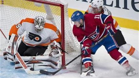 Montreal Canadiens Brendan Gallagher, center, moves in on Philadelphia Flyers goaltender Ray Emery, left, as Flyers Kimmo Timonen defends during the second period of an NHL hockey game in Montreal, Saturday, Oct. 5, 2013. (AP Photo/The Canadian Press, Graham Hughes)