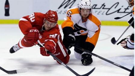 Detroit Red Wings center Stephen Weiss (90) stretches in front of Philadelphia Flyers defenseman Braydon Coburn (5) for a pass during the second period of an NHL hockey game in Detroit, Saturday, Oct. 12, 2013. (AP Photo/Carlos Osorio)