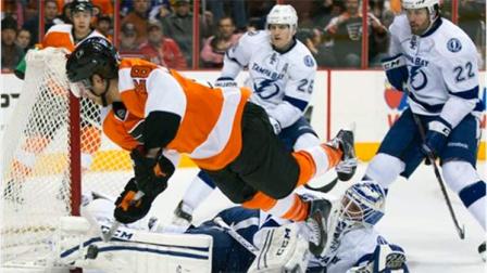Philadelphia Flyers Claude Giroux, top, shoots the puck at Tampa Bay Lightnings Anders Lindback, bottom, of Sweden, who makes a pad save during the second period of an NHL hockey game, Saturday, Jan. 11, 2014, in Philadelphia. (AP Photo/Chris Szagola)