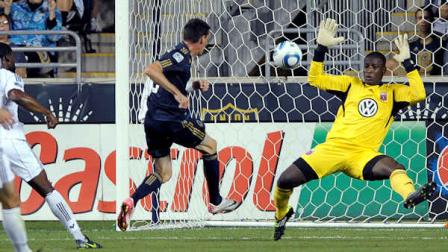 Philadelphia Unions Sebastien Le Toux (9) scores a goal past DC Uniteds Bill Hamid (28) during the first half of an MLS soccer match in Chester, Pa., Thursday, Sept. 29, 2011. (AP Photo/Michael Perez)