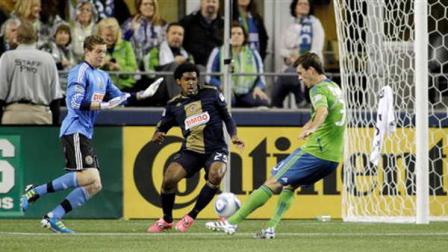 Philadelphia Union goalkeeper Zac MacMath looks on at left, as Seattle Sounders FCs Brad Evans, right tries to put in a shot as Unions Sheanon Williams, center, defends,in the first half of a MLS soccer match, Saturday, Oct. 8, 2011, in Seattle. The shot did not go in the net.