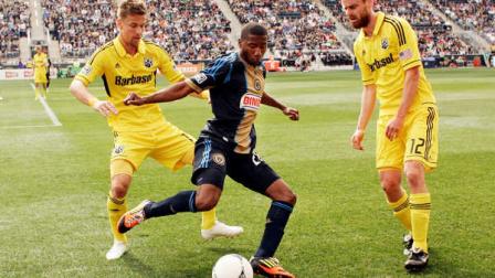 Philadelphia Unions Raymon Gaddis, center, fights for control of the ball in between Columbus Crews Olman Vargas, left, and Eddie Gavin, right, during the first half of an MLS soccer match, Saturday, April 14, 2012, in Chester, Pa. (AP Photo/Tom Mihalek)