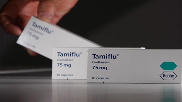 A Bosnian pharmacist in Sarajevo, Tuesday, May 5, 2009 shows pills of the antiflu drug Tamiflu, which Bosnia has additionally ordered from the producer to add to its stock of 17,000 packages. Officials in Bosnia say the goal is to cover three percent of the countrys population in case the swine flu reaches the country. Countries that have been unable to afford building stockpiles of the drugs will get some from the World Health Organization which started shipping 2.4 million treatments of antiflu drugs to 72 countries around the world. (AP Photo/Amel Emric)