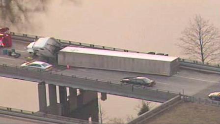 Chopper 6 over the accident scene along I-295 northbound approaching Route 322.