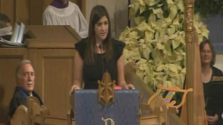 Cate Edwards speaks at her mothers funeral