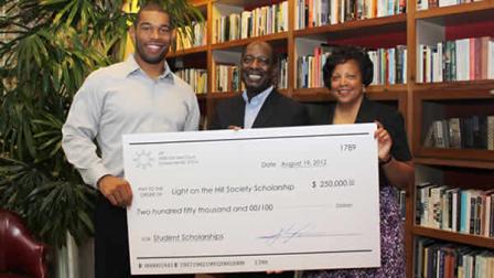 Former UNC football star Peppers donates $250,000 to scholarship fund