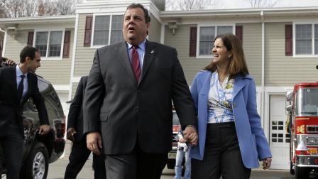 New Jersey Gov. Chris Christie walks with wife, Mary Pat Christie. (AP Photo/Mel Evans)