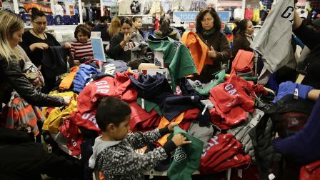 Black Friday 2013 deals shoppers scramble at Target, Best Buy, Walmart, Macy's ...