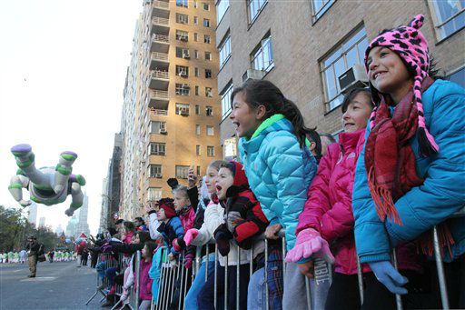 Spectators  cheers during the 86th Annual Macy's...
