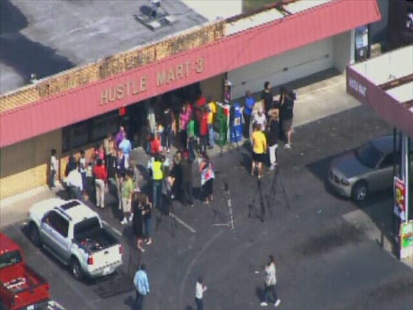 Suspects sought in triple murder and robbery in...