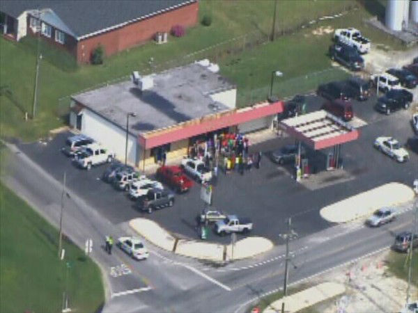 Suspects sought in triple murder and robbery in...