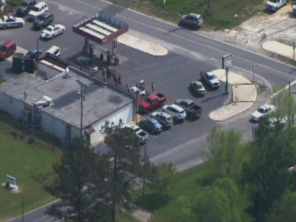 Suspects sought in triple murder and robbery in...