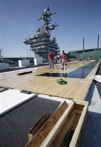 UNCs mens basketball team practices in San...