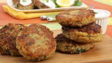 Quinoa Cakes with Lemon Yogurt Sauce Quinoa Cakes with Lemon Yogurt Sauce