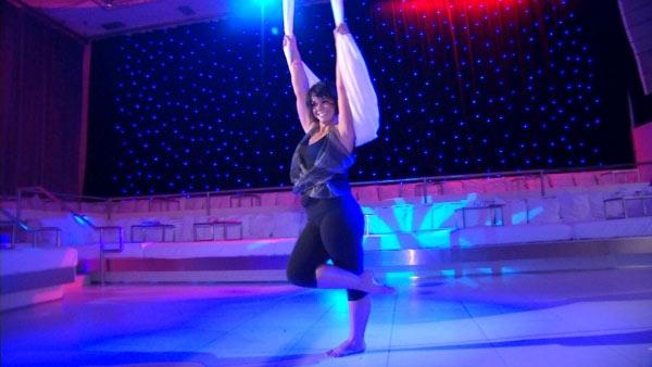 Ali Vincent Surprises Mom with Aerial Routine