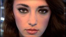Learn how to apply colorful eye shadow. Learn how to apply colorful eye shadow.