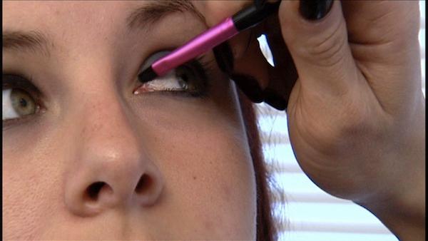 How to Wear Blue Eye Shadow