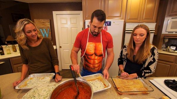 Complete Episode: Papa's Christmas Lasagna Party