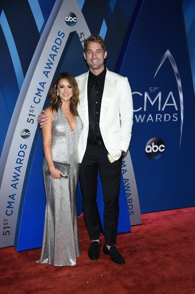 PHOTOS: 2017 CMA Awards red carpet fashion | abc7.com