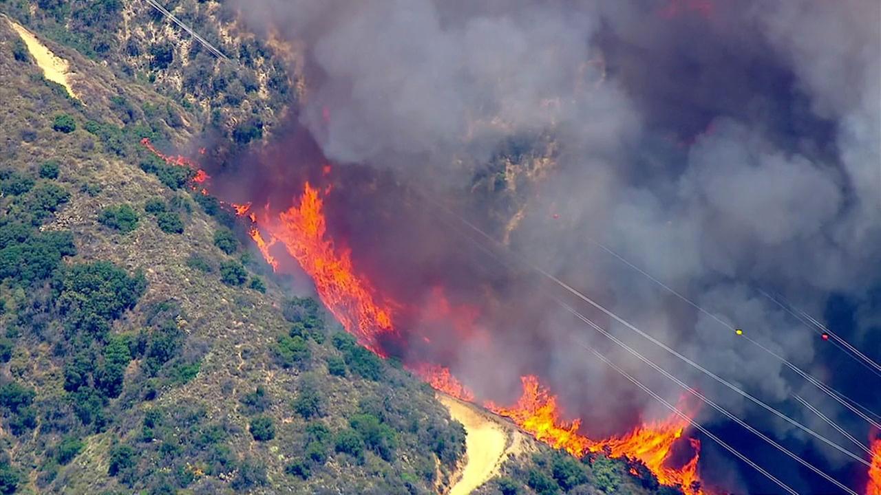 PHOTOS: 2 fires burn through Angeles National Forest above Azusa ...