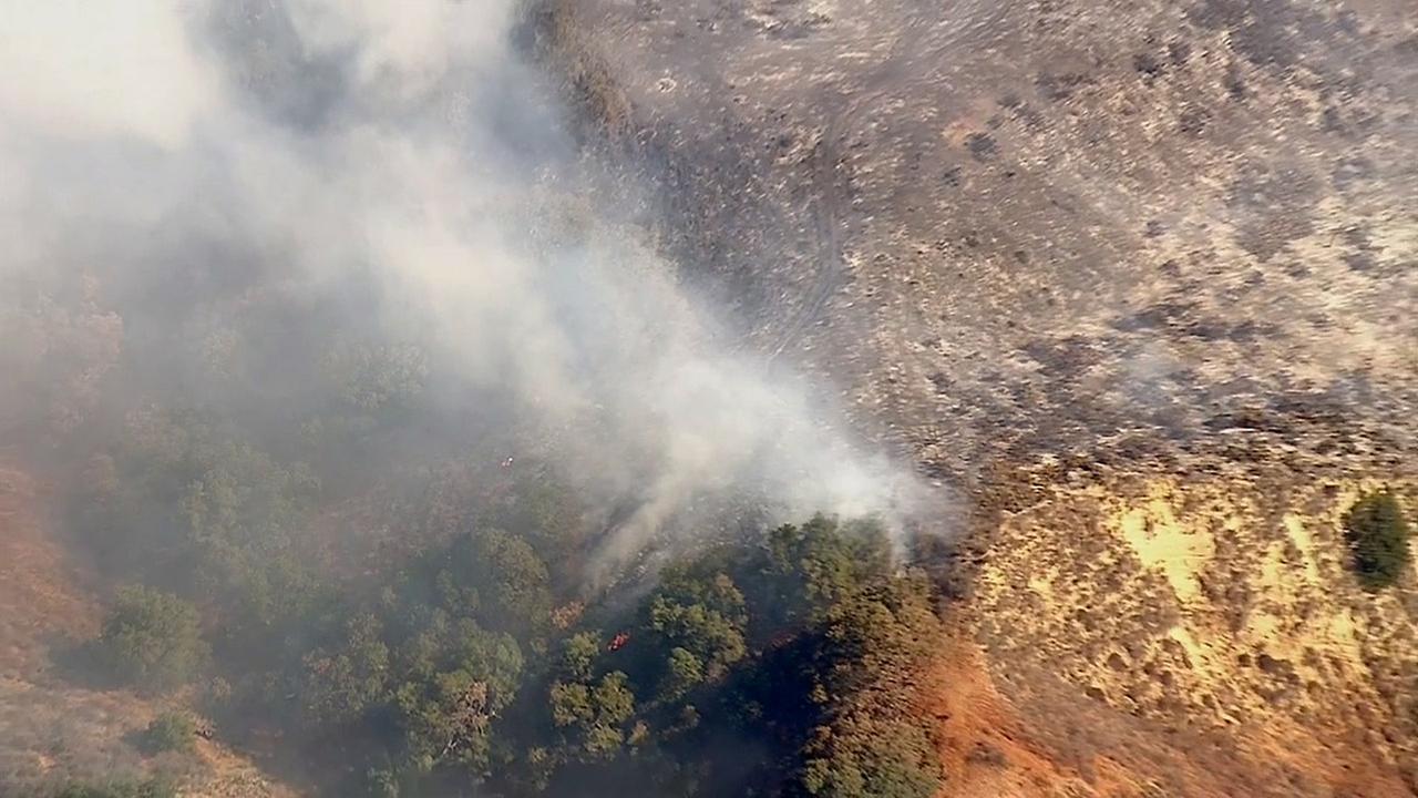 Man arrested for arson in Ventura foothills brush fire | abc7.com