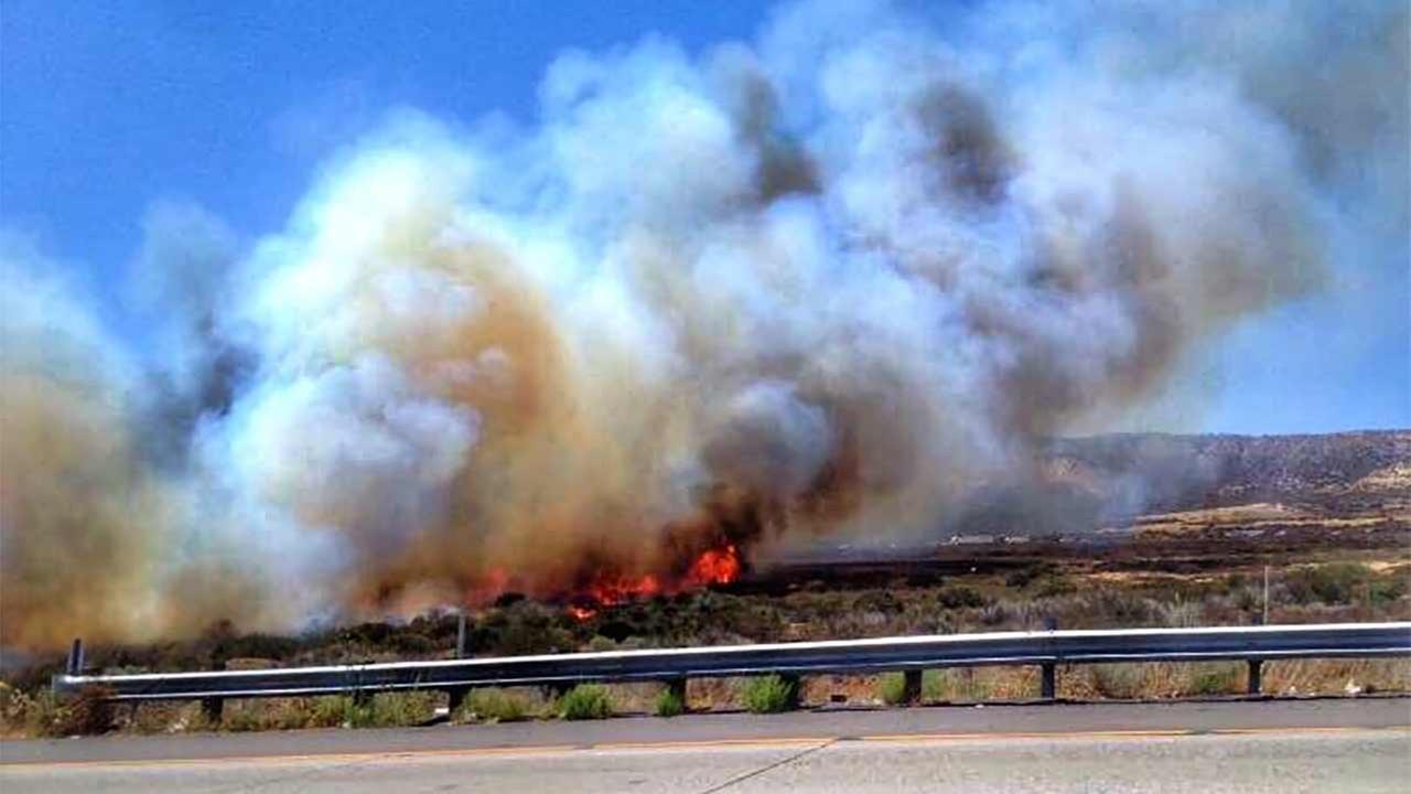 Brush fire erupts next to 15 Freeway in Cajon Pass | KABC7 Photos and ...