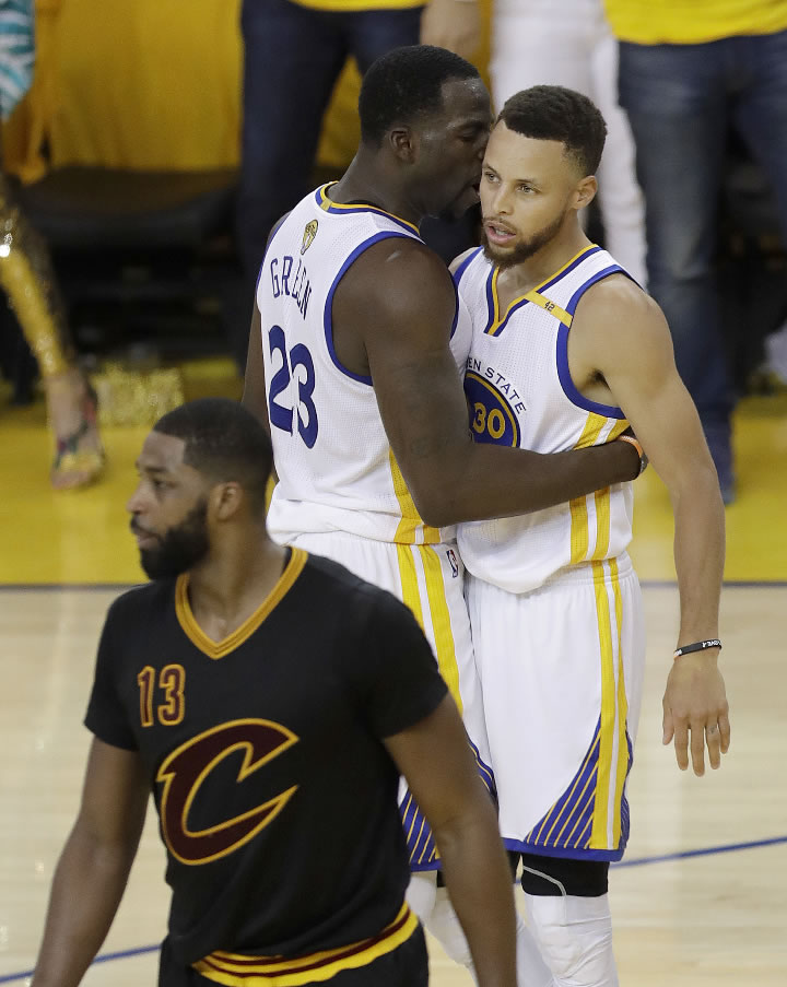 NBA Finals 2017: Photos from Warriors vs. Cavs Game 5 | abc7news.com