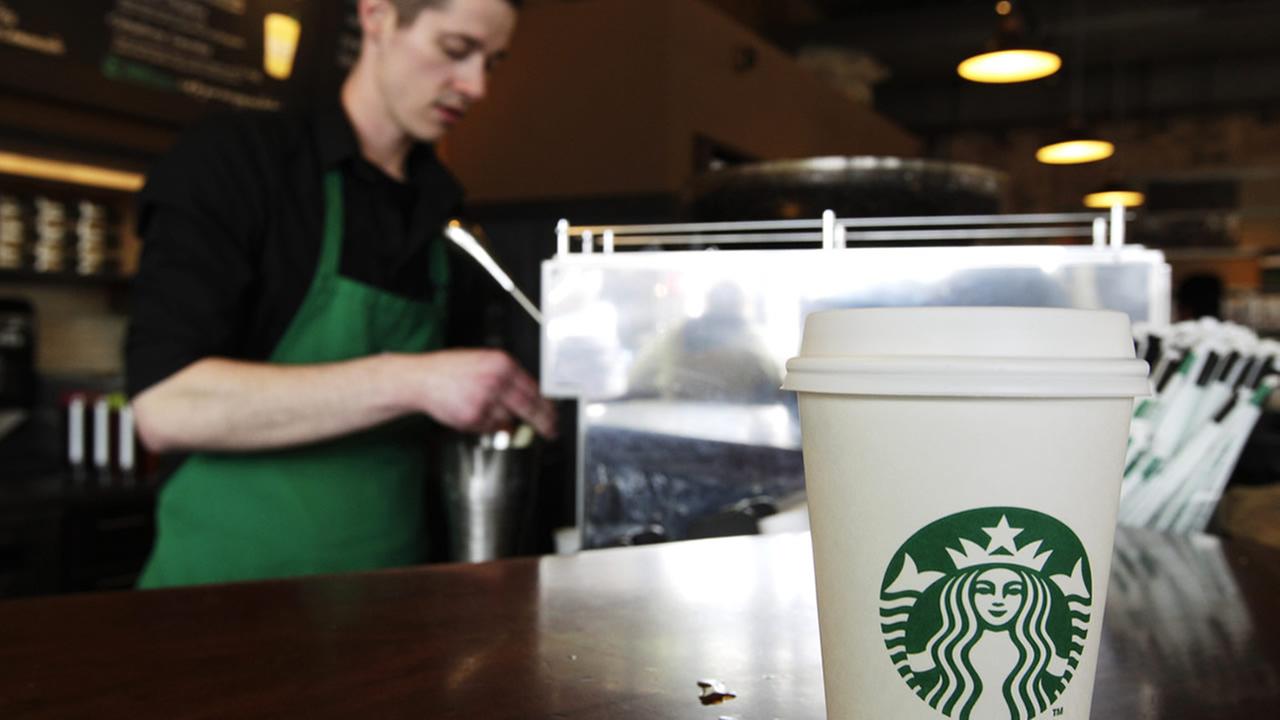 Starbucks launches new credit card for coffee addicts | abc7chicago.com