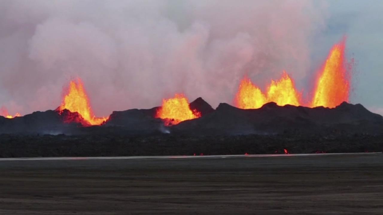 Nature explorer captures spectacular volcanic eruption in Iceland ...