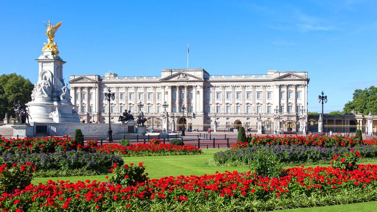 Fancy working for the Queen? Buckingham Palace is hiring | abc13.com